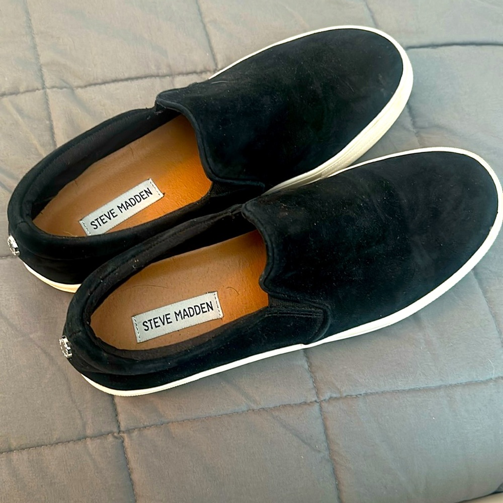 Black velvet Steve Madden slip on sneakers